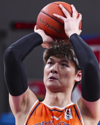 皇冠体育crown-上海13战12胜：超广东升联赛第二 王哲林梦游仍大胜剑指冲冠