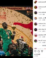 皇冠体育crown官方网站-国家英雄！塞内加尔队长马内社媒晒被队友簇拥捧杯照：感谢所有人